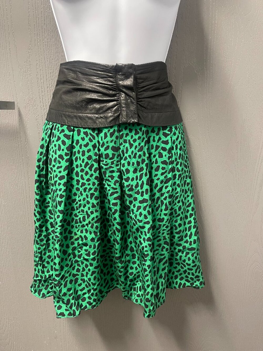 Bellino Paris Vintage 80s Silk Animal Print Skirt Leather Waist Size 10